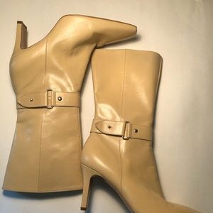 Unused! ❄️Winter White GIANNI BINI leather boot.